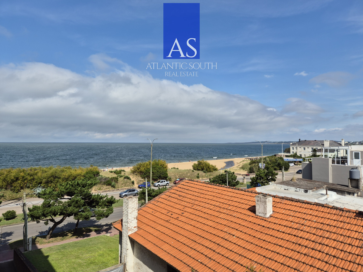 Apartamento ID.3695 - Alquiler anual  2 dormitorios terraza cochera primera linea Playa Mansa
