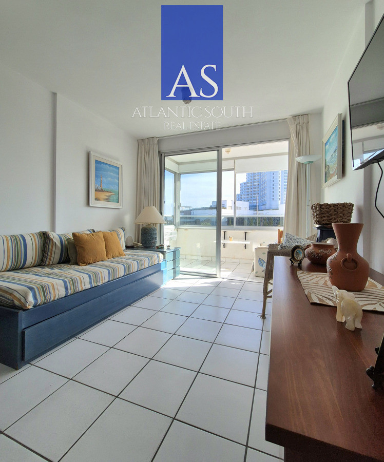 Apartamento ID.4417 - Apartamento 1 dormitorio en venta vista parcial al Mar terraza y cochera Playa Mansa Punta del Este