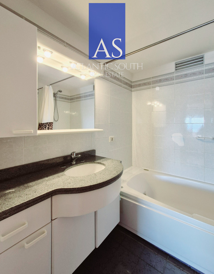 Apartamento ID.3964 - Apartamento 3 dormitorios + dependencia frente al mar parada 1 Playa Mansa Península