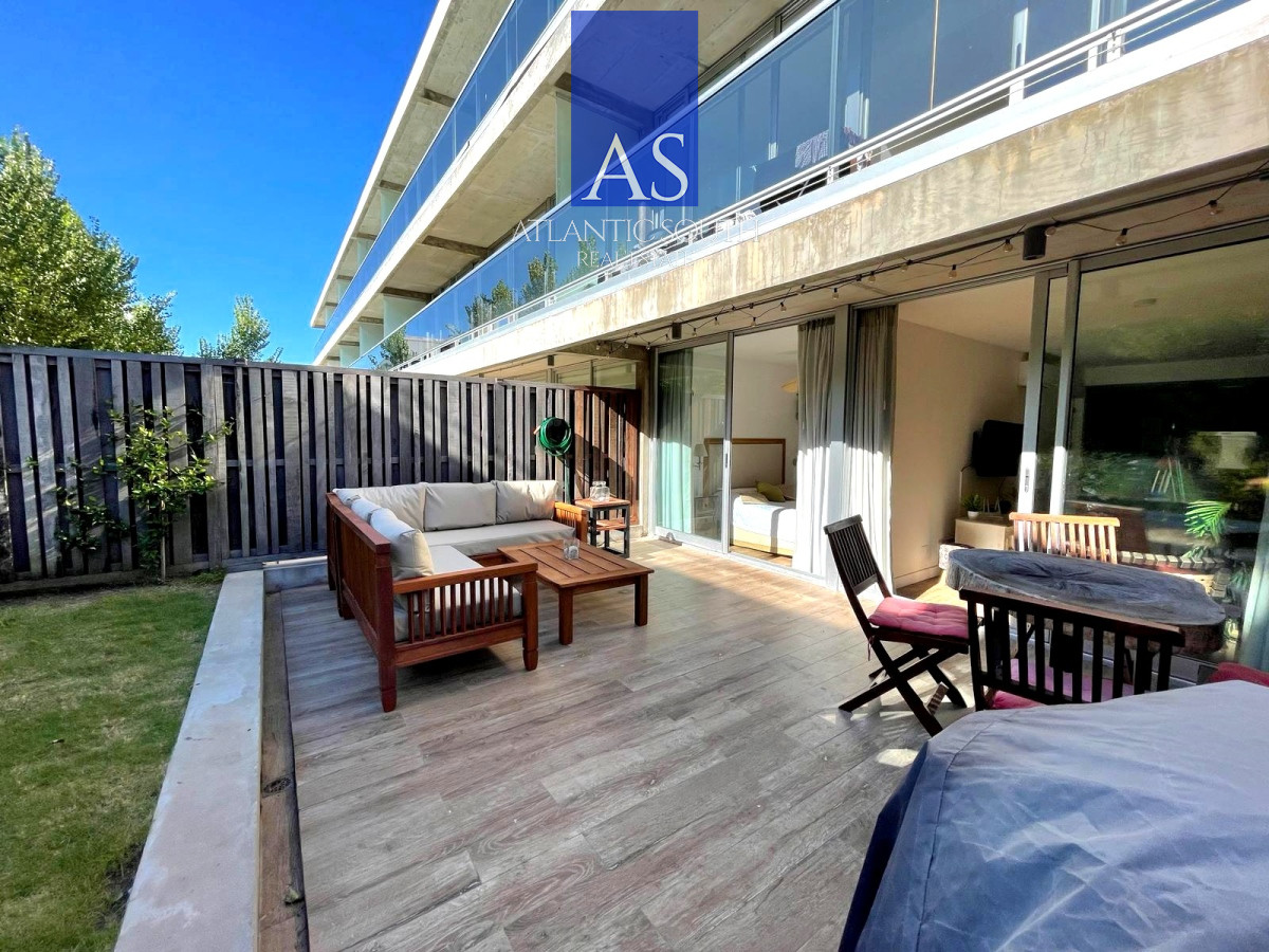 Apartamento ID.3479 - Apartamento a estrenar con patio jardín en Península piscina climatizada Punta del Este