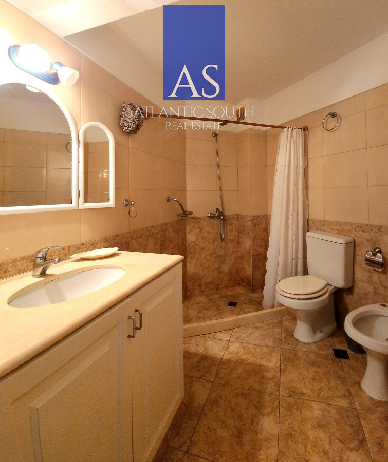 Apartamento ID.3505 - Apartamento 3 dormitorios primera linea frente al mar Playa Mansa Pinares con piscina y cochera