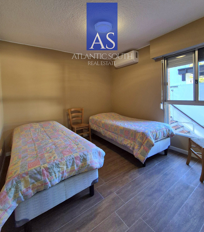 Apartamento ID.4324 - Apartamento reciclado de 3 dormitorios estufa a leña y parrillero propio próximo al mar Playa Mansa