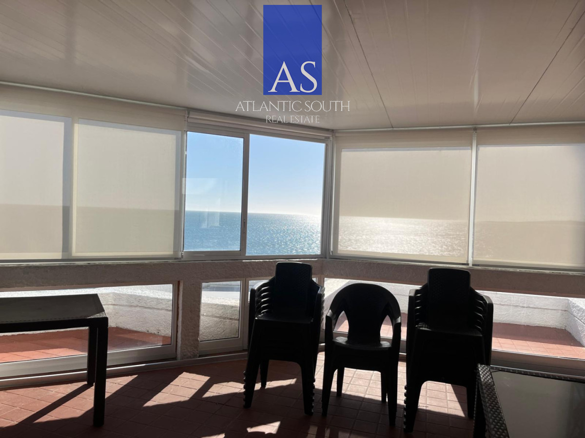 Apartamento ID.4512 - Apartamento reciclado de 2 dormitorios en primera línea de Playa Mansa con vista panorámica al mar