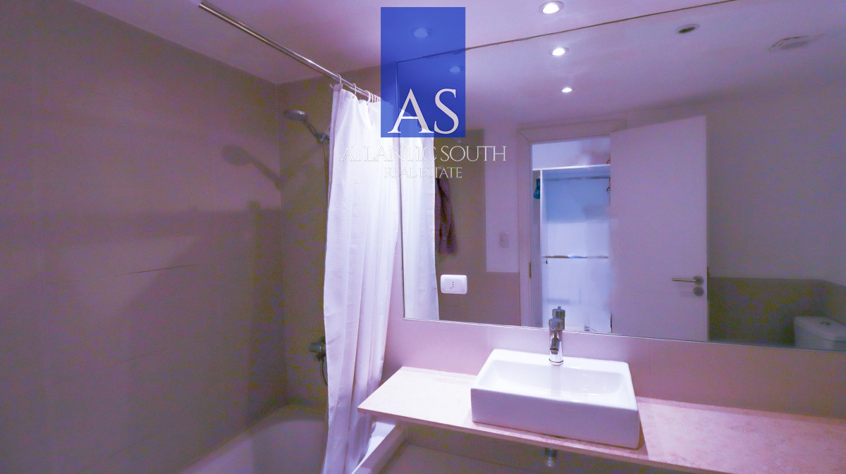 Apartamento ID.3719 - Apartamento moderno de categoría 3 dormitorios+dependencia completa en primera linea al mar en Playa Mansa Pinares Punta del Este