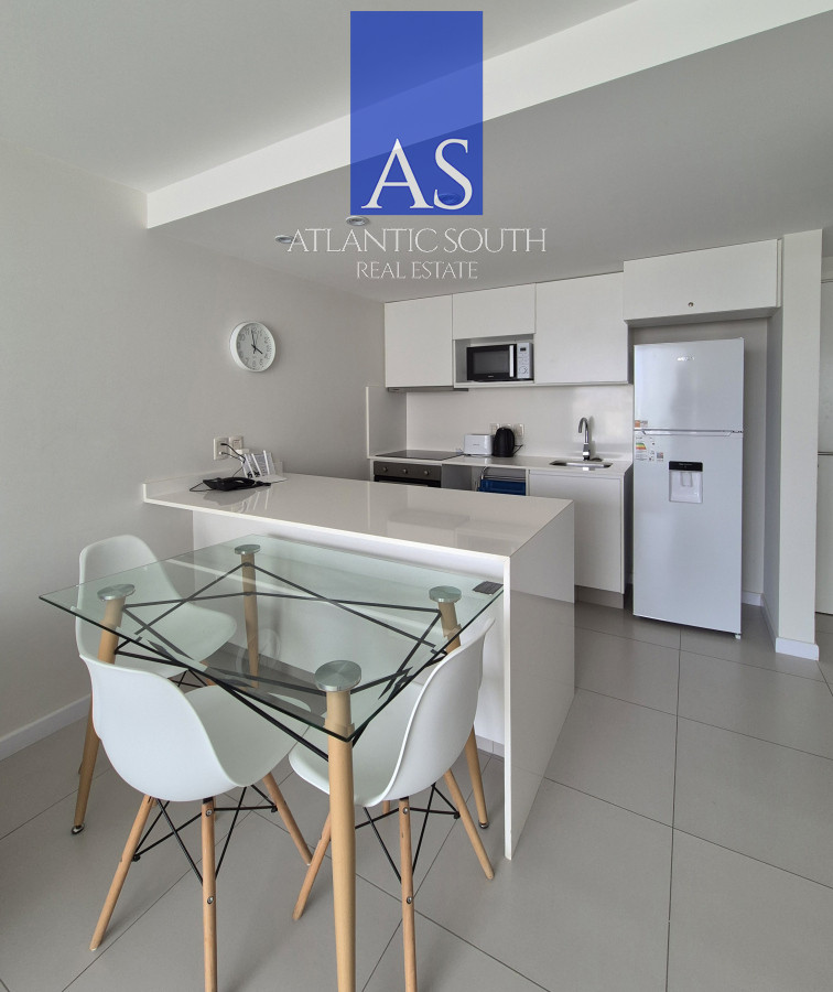 Apartamento ID.3942 - Apartamento a estrenar amoblado piso alto 1 dormitorio frente a Enjoy vista al mar terraza y garage Playa Mansa Punta del Este