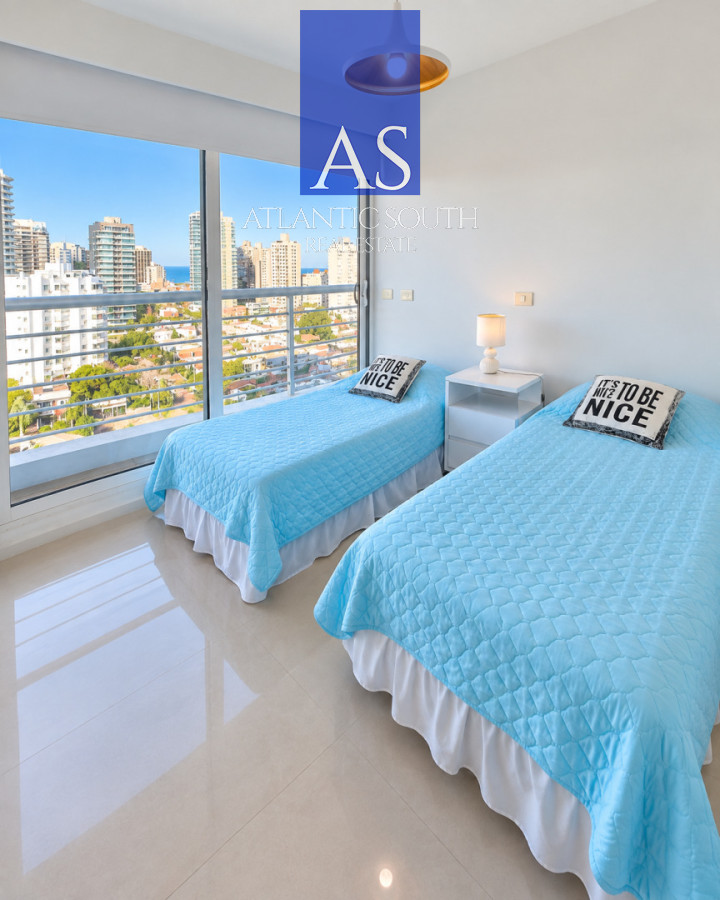 Apartamento ID.4939 - Apartamento de 3 suites frente al mar en Playa Mansa, Punta del Este