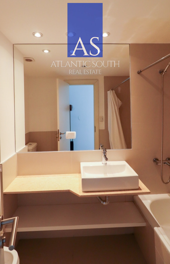 Apartamento ID.3719 - Apartamento moderno de categoría 3 dormitorios+dependencia completa en primera linea al mar en Playa Mansa Pinares Punta del Este
