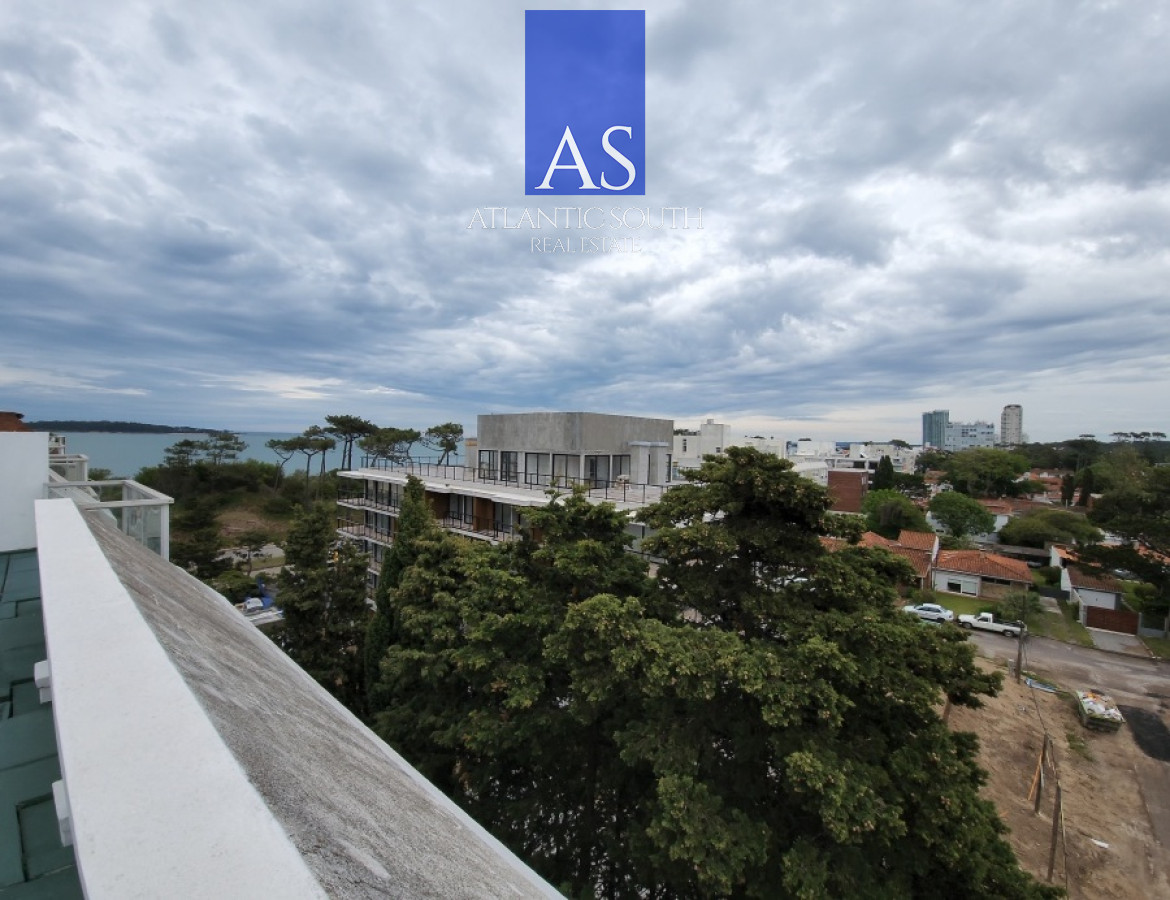 Apartamento ID.2502 - Oportunidad Penthouse 3 dormitorios con parrillero cochera Playa Mansa