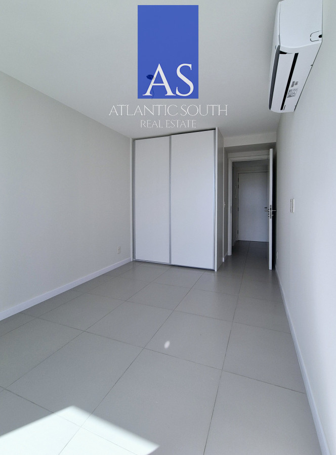 Apartamento ID.4082 - Apartamento a estrenar venta 1 dormitorio frente a metros del mar terraza garage Playa Mansa Punta del Este