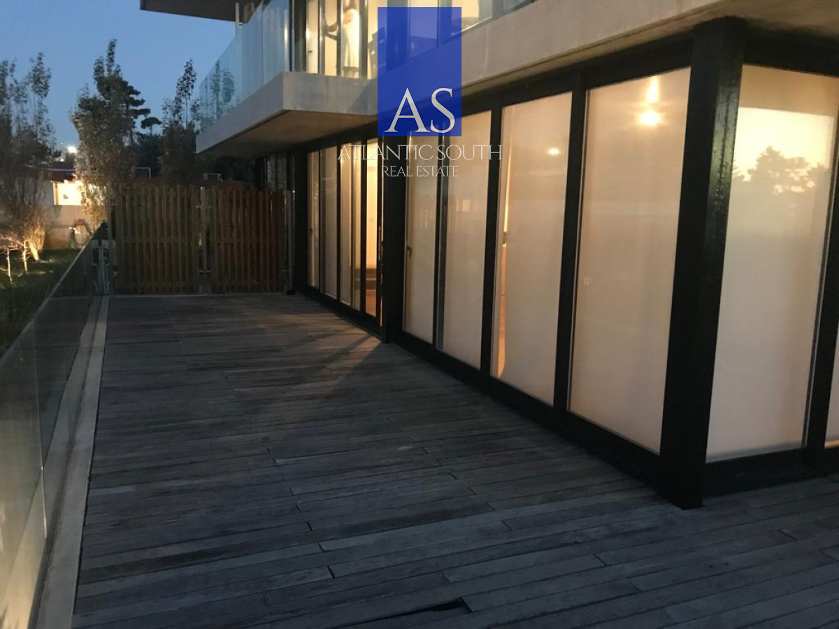 Apartamento ID.2939 - 2 Dormitorios, terraza y cochera frente al mar