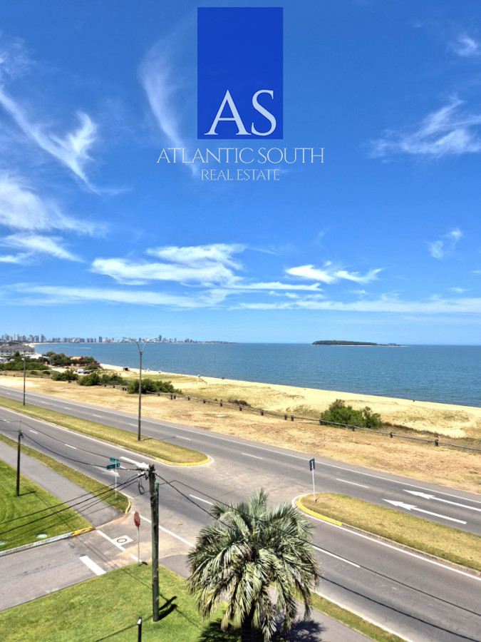 Apartamento ID.4455 - Penthouse apartamento 2 dormitorios frente al mar con azotea de uso exclusivo garage primera línea Playa Mansa Pinares Punta del Este