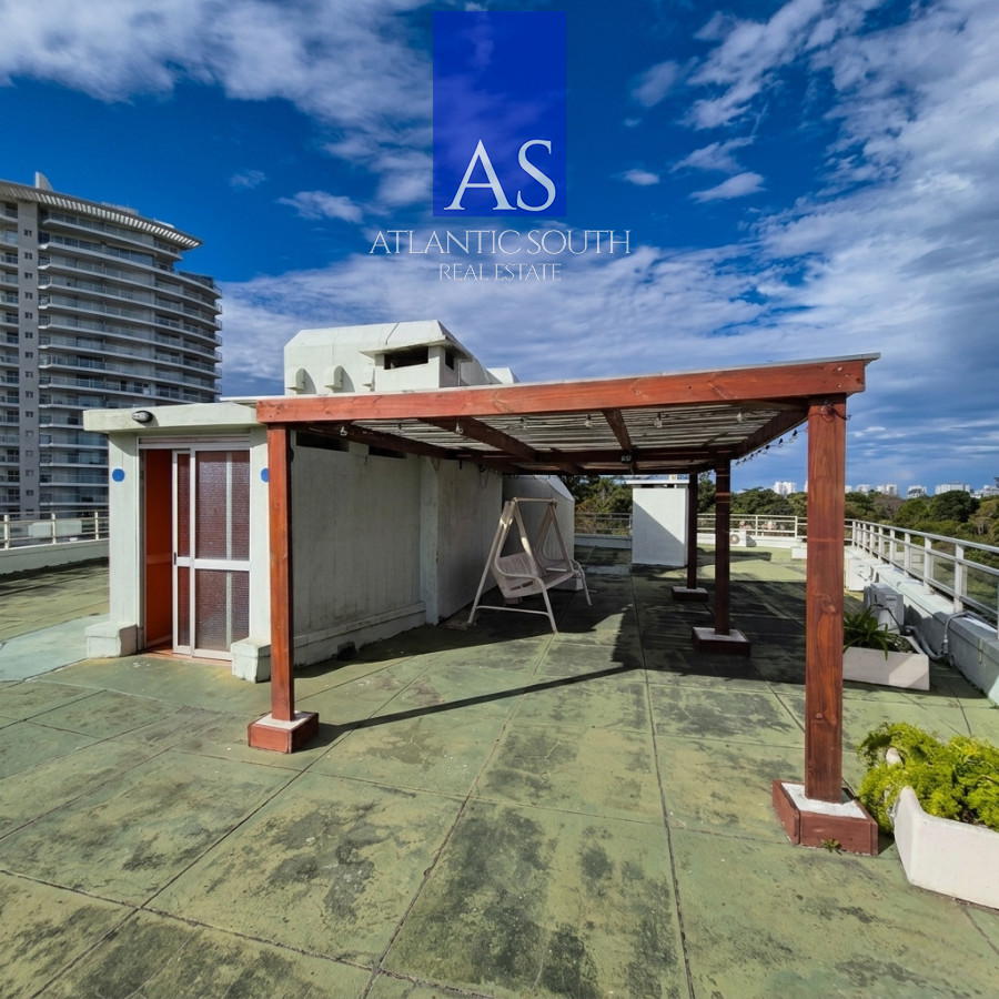 Apartamento ID.4635 - Apartamento reciclado frente al mar Playa Mansa 3 dormitorios terraza con barbacoa uso exclusivo y vista el mar Punta del Este