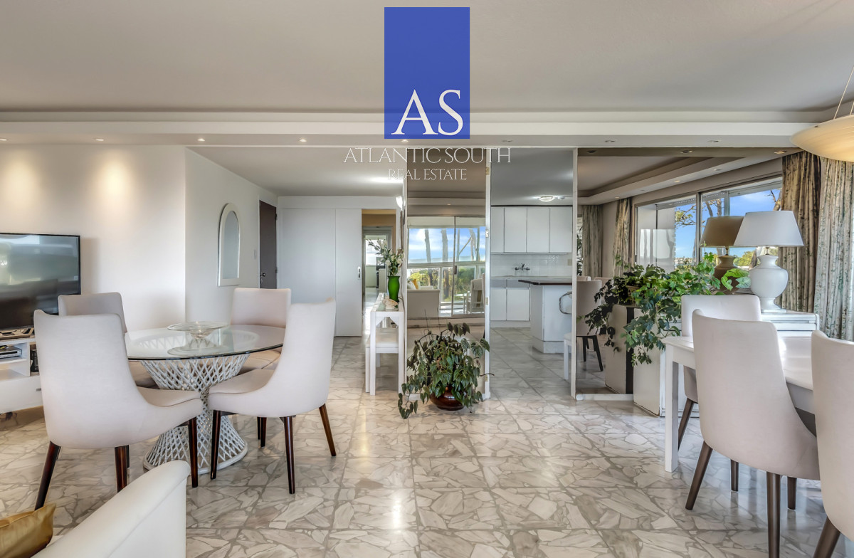 Apartamento ID.4844 - Planta de categoría 3 dormitorios + dependencia parrillero propio frente al mar Punta del Este 