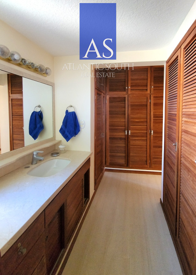 Apartamento ID.3787 - Apartamento en venta 3 domritorios y dependencia con hermosa vista Playa Mansa
