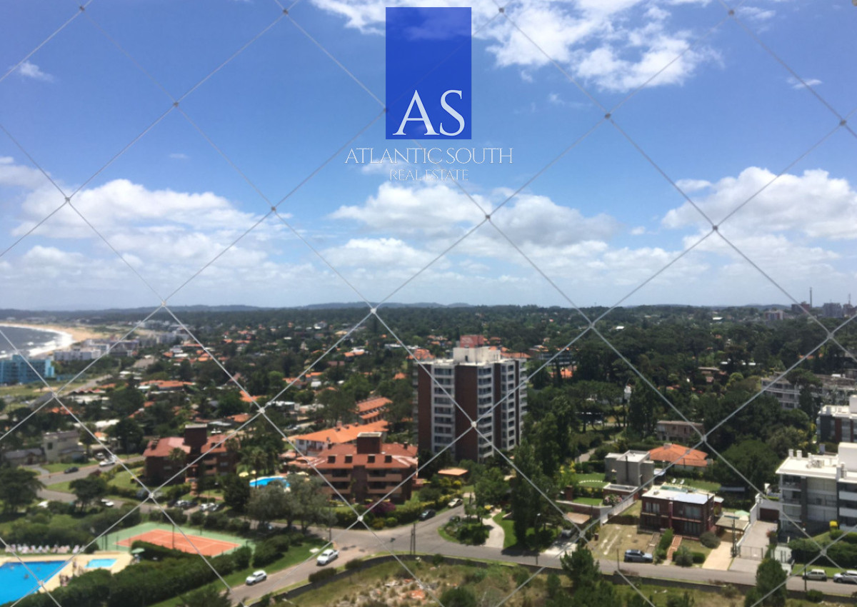 Apartamento ID.4270 - Apartamento de 3 dormitorios con servicios frente al mar en Playa Mansa 