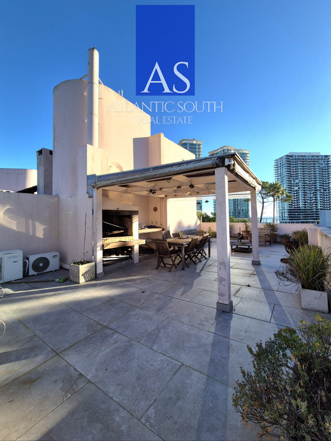 Apartamento ID.4259 - Penthouse 3 dormitorios barbacoa uso exclusivo garage piscina Playa Mansa Punta del Este