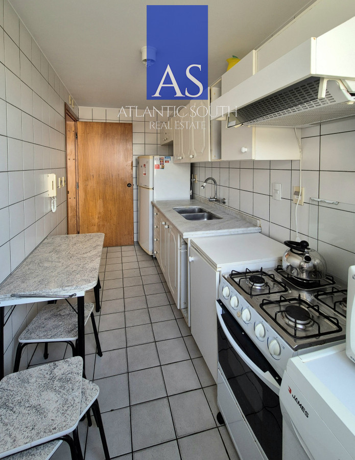 Apartamento ID.4066 - Apartamento 2 dormitorios terraza cochera a sólo 100mts del mar en Playa Mansa Punta del Este