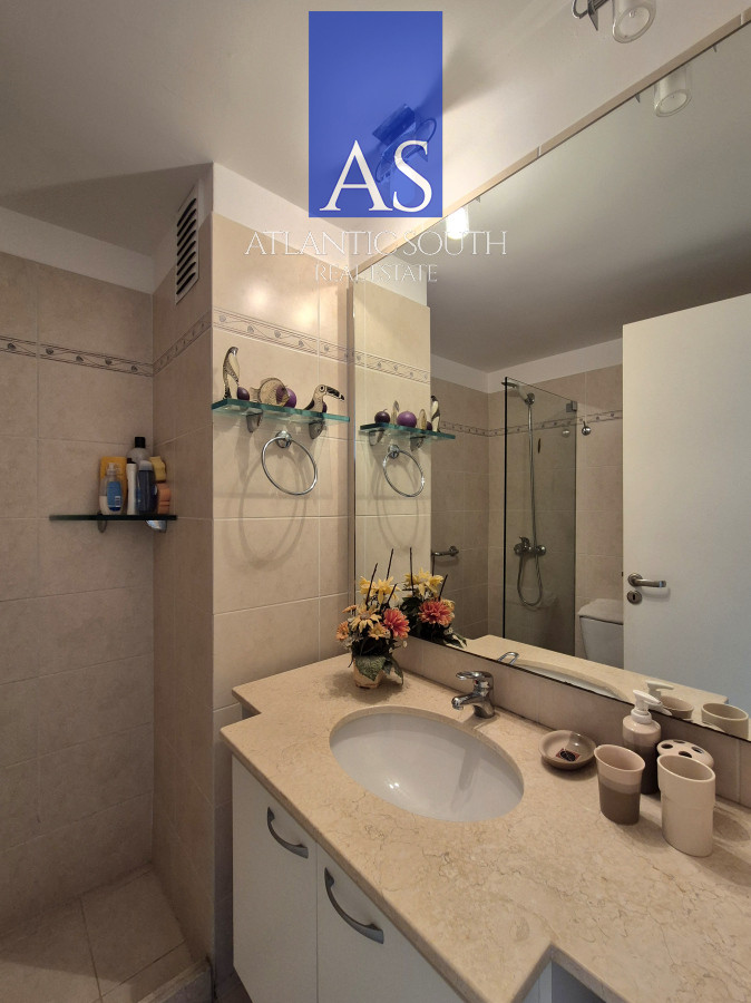 Apartamento ID.4319 - Oportunidad moderno planta cómoda piso alto 3 dormitorios 2 baños terraza con espectacular vista al mar garage venta Punta del Este 