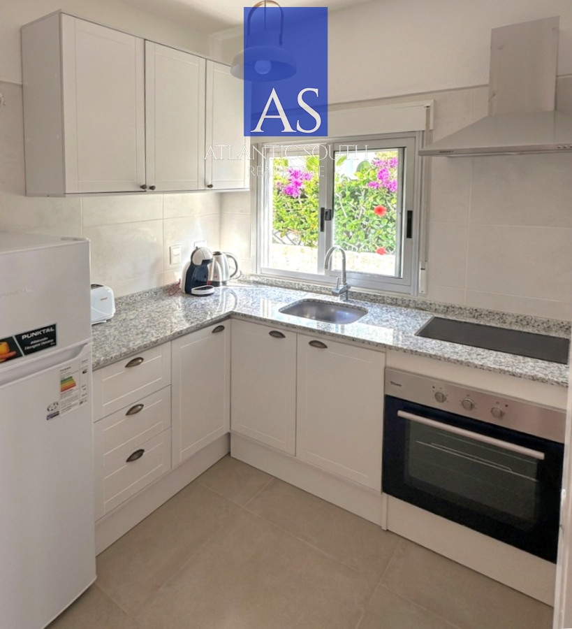 Apartamento ID.4665 - Apartamento de 2 dormitorios, patio con barbacoa y cochera techada en Punta del Este