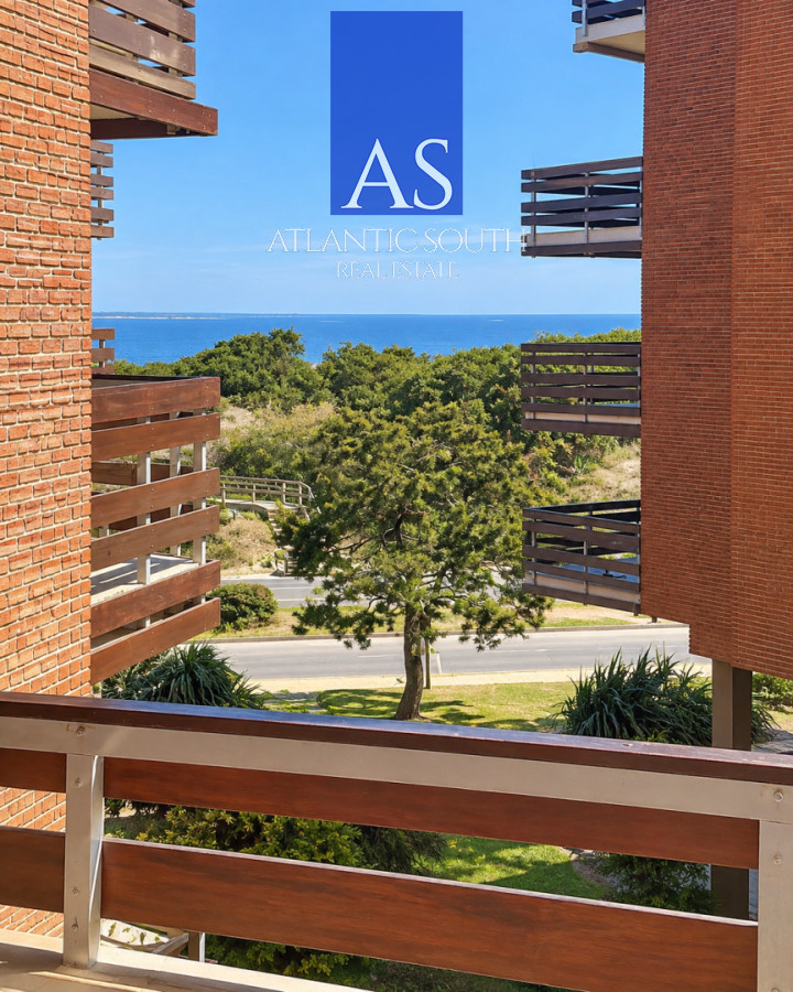 Apartamento ID.5122 - Apartamento 2 dormitorios frente al mar reciclado terraza y garage gastos bajos Playa Mansa Punta del Este