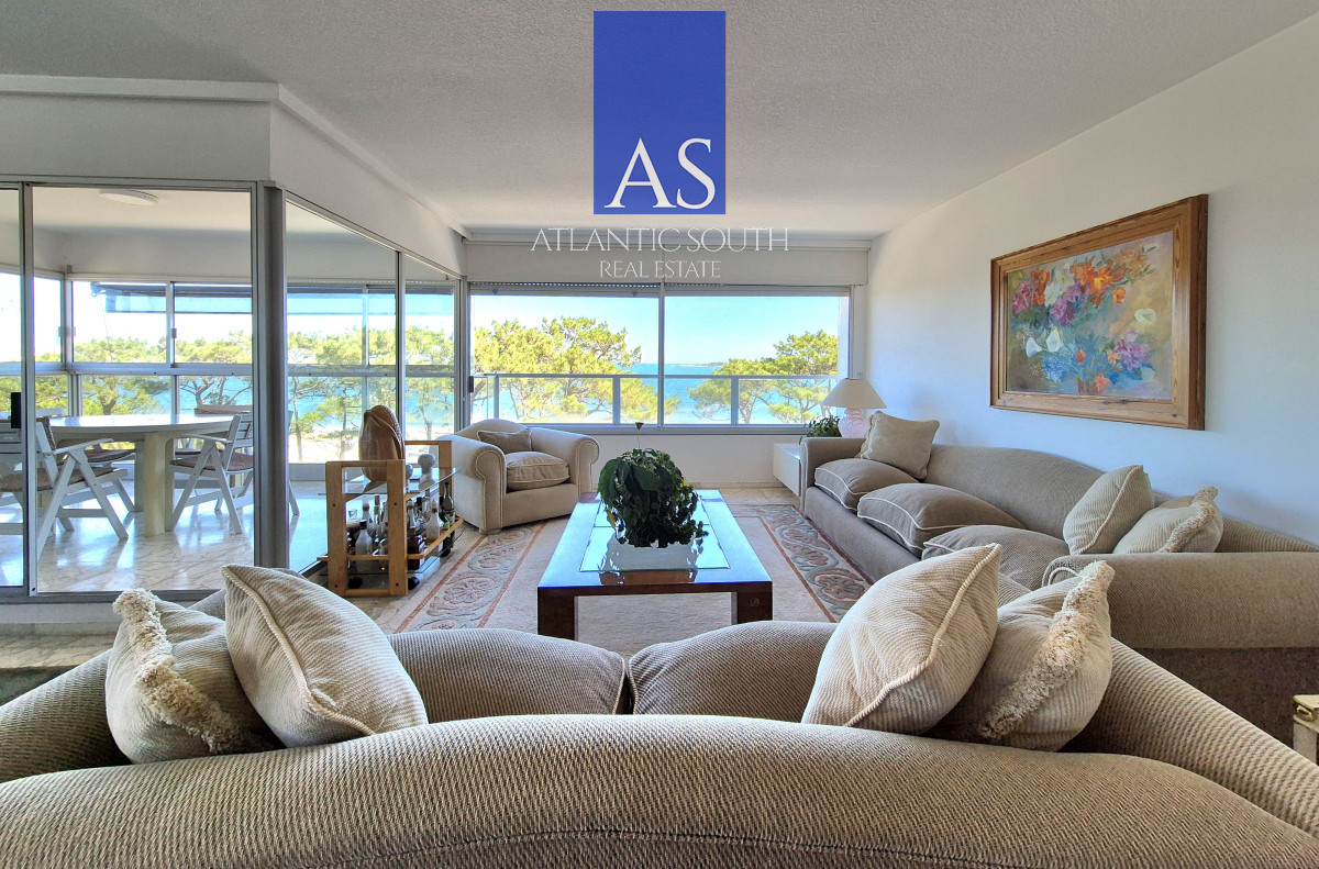 Apartamento ID.4078 - Planta de categoría 3 dormitorios + dependencia completa parrillero propio frente al mar parada 7 Playa Mansa Edificio Imarangatú