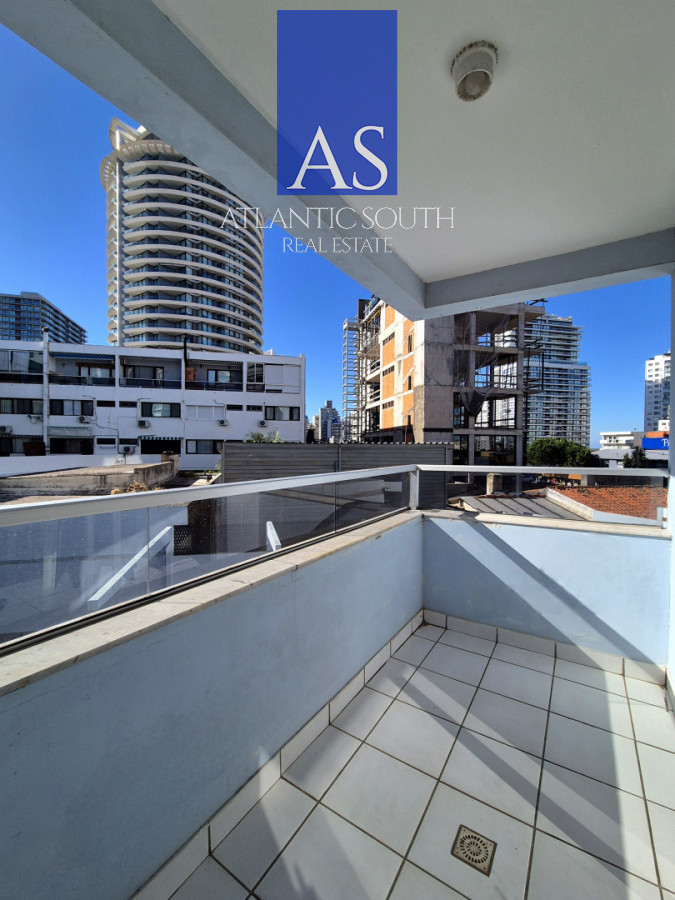 Apartamento ID.4830 - Apartamento de 1 dormitorio terraza cochera cerca del mar Mansa Brava Punta del Este
