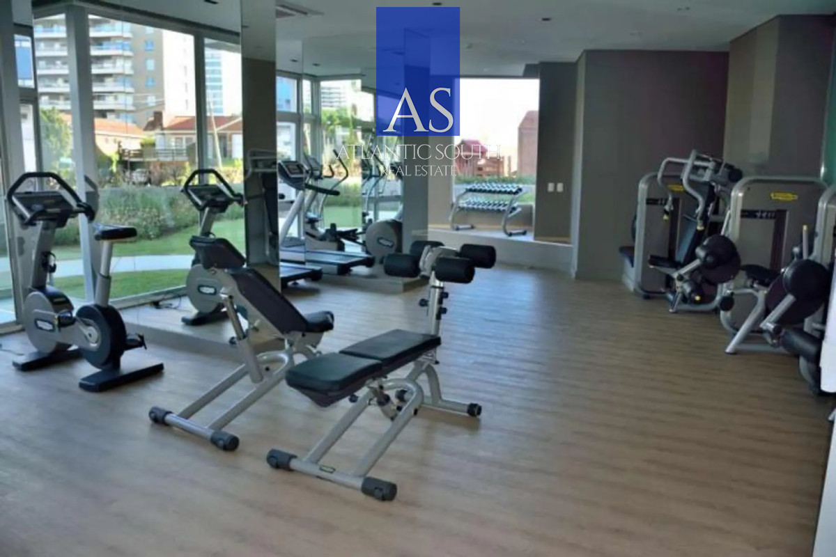 Apartamento ID.5009 - Apartamento de 2 dormitorios con vista y garage en Playa Brava, Punta del Este