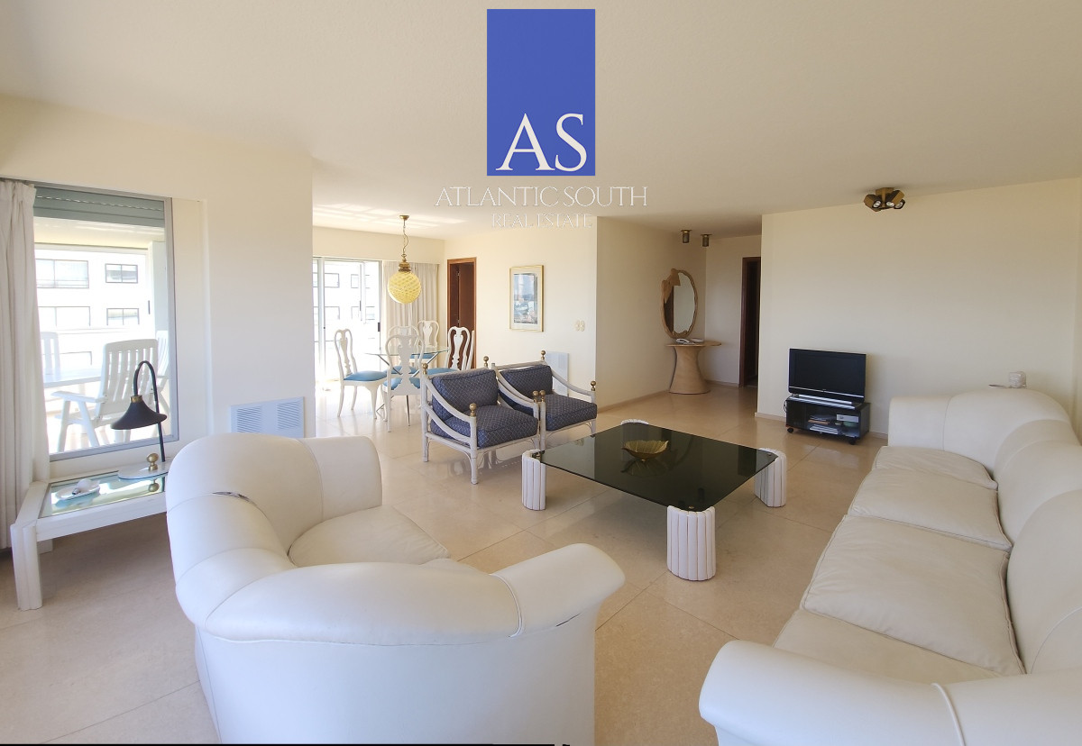 Apartamento ID.3787 - Apartamento en venta 3 domritorios y dependencia con hermosa vista Playa Mansa