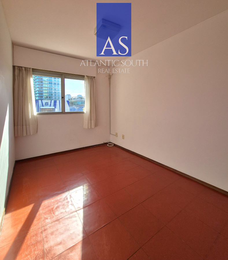 Apartamento ID.4331 - Apartamento de 3 dormitorios primera línea con vista al mar Playa Mansa Punta del Este