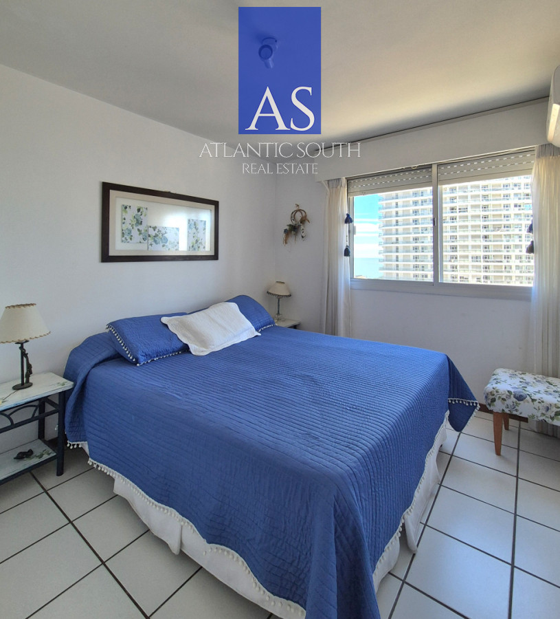 Apartamento ID.4437 - Apartamento 2 dormitorios terraza y garage piso alto con vista al mar a metros de la playa en Playa Mansa Punta del Este