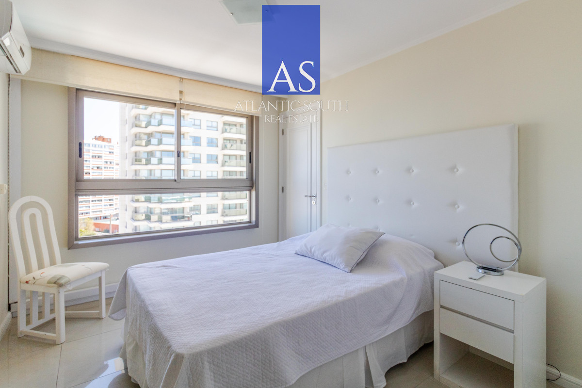 Apartamento ID.3856 - Apartamento de 3 dormitorios en suite frente al mar en Torre Imperiale Playa Brava Punta del Este