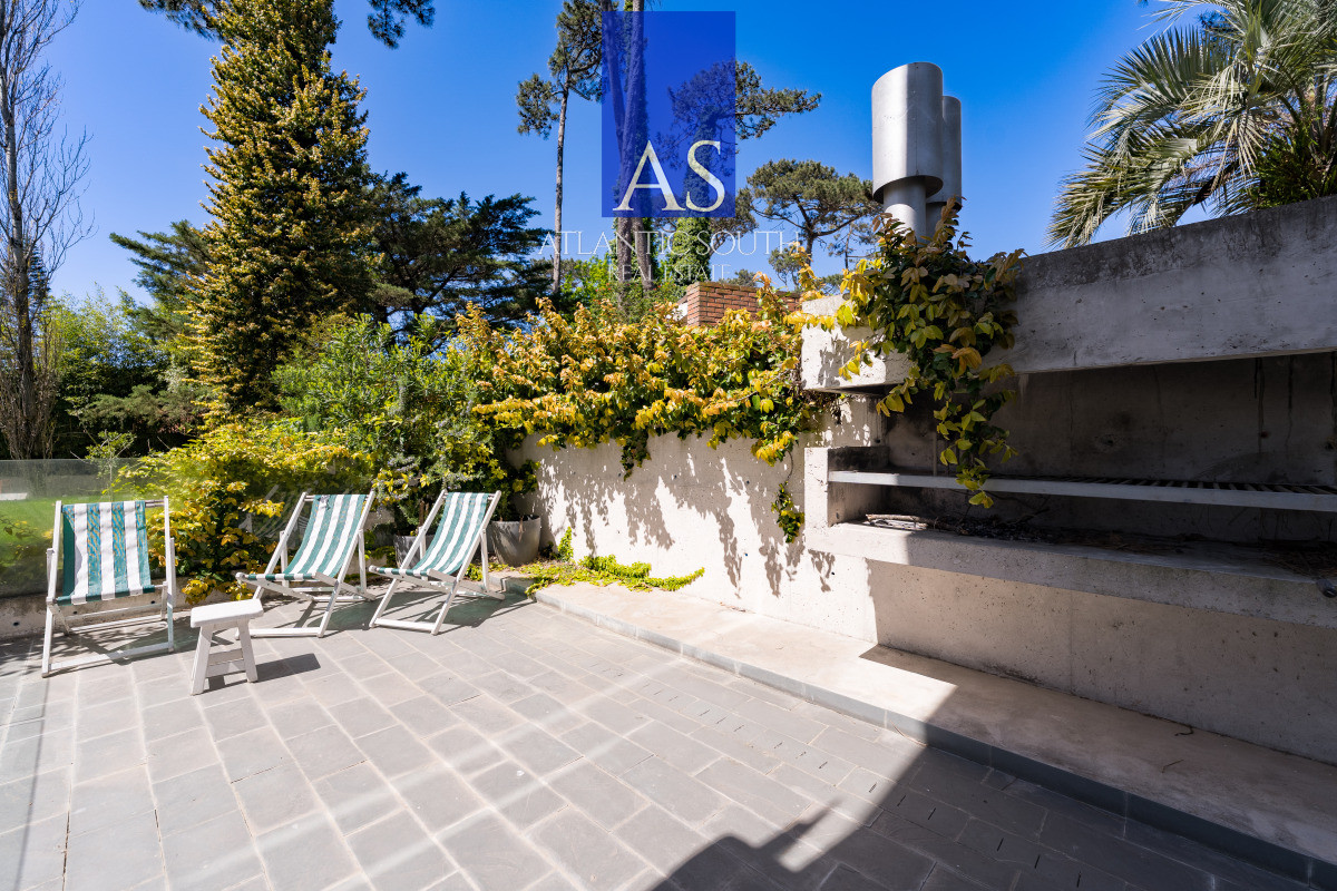 Apartamento ID.4411 - Planta de Categoría apartamento 3 dormitorios moderno con parrillero en Playa Mansa Punta del Este