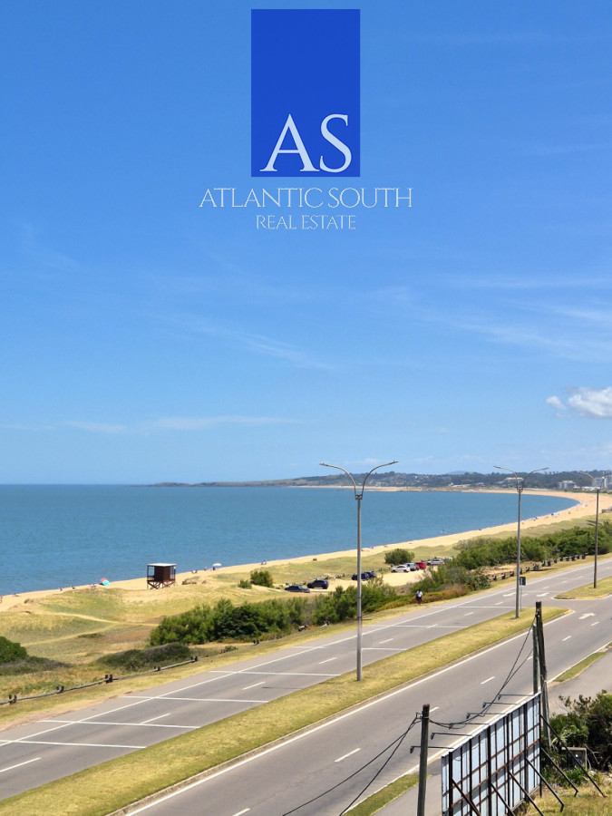 Apartamento ID.4455 - Penthouse apartamento 2 dormitorios frente al mar con azotea de uso exclusivo garage primera línea Playa Mansa Pinares Punta del Este