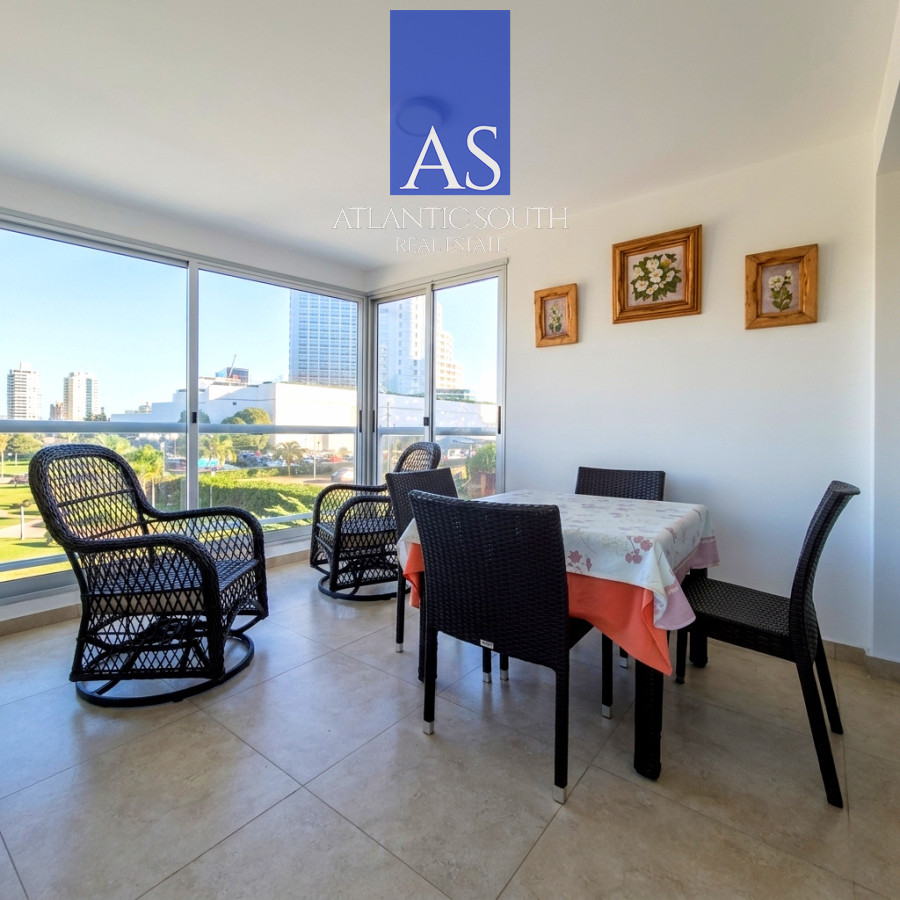 Apartamento ID.4620 - Apartamento Reciclado de 3 Dormitorios con Parrillero en Playa Mansa Punta del Este