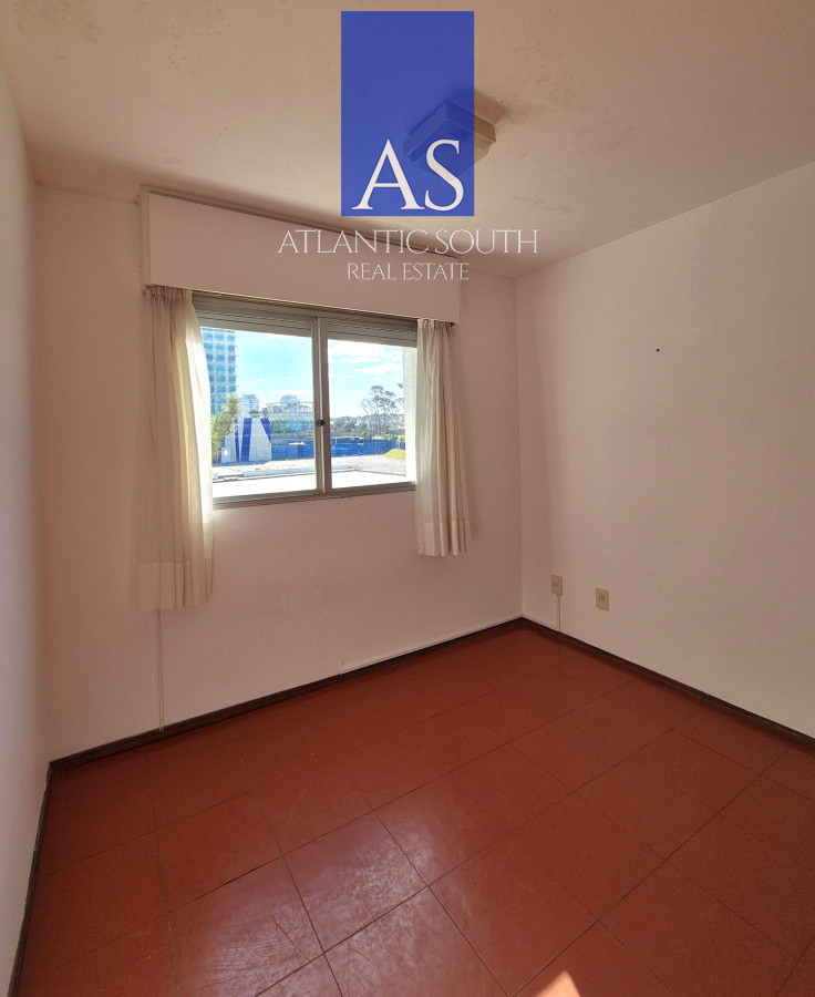 Apartamento ID.4331 - Apartamento de 3 dormitorios primera línea con vista al mar Playa Mansa Punta del Este