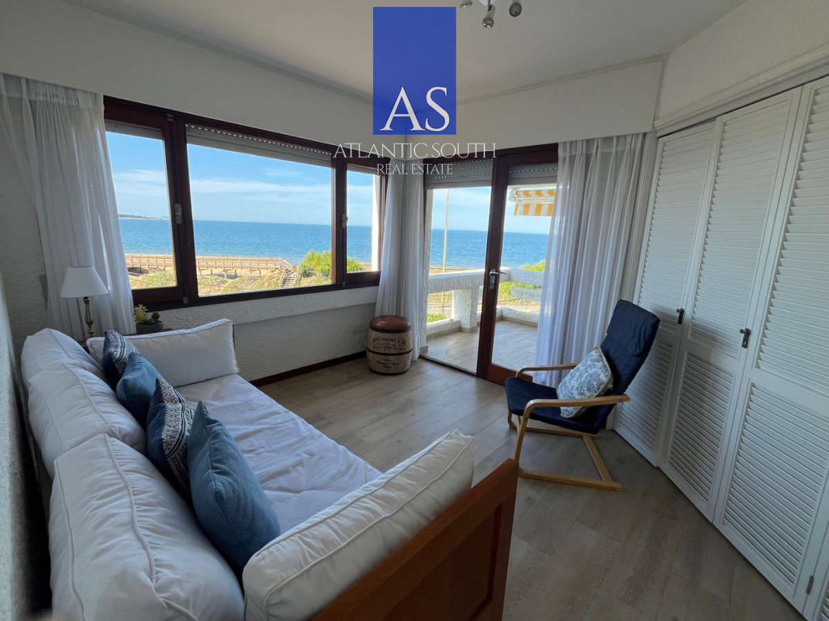 Apartamento ID.4512 - Apartamento reciclado de 2 dormitorios en primera línea de Playa Mansa con vista panorámica al mar
