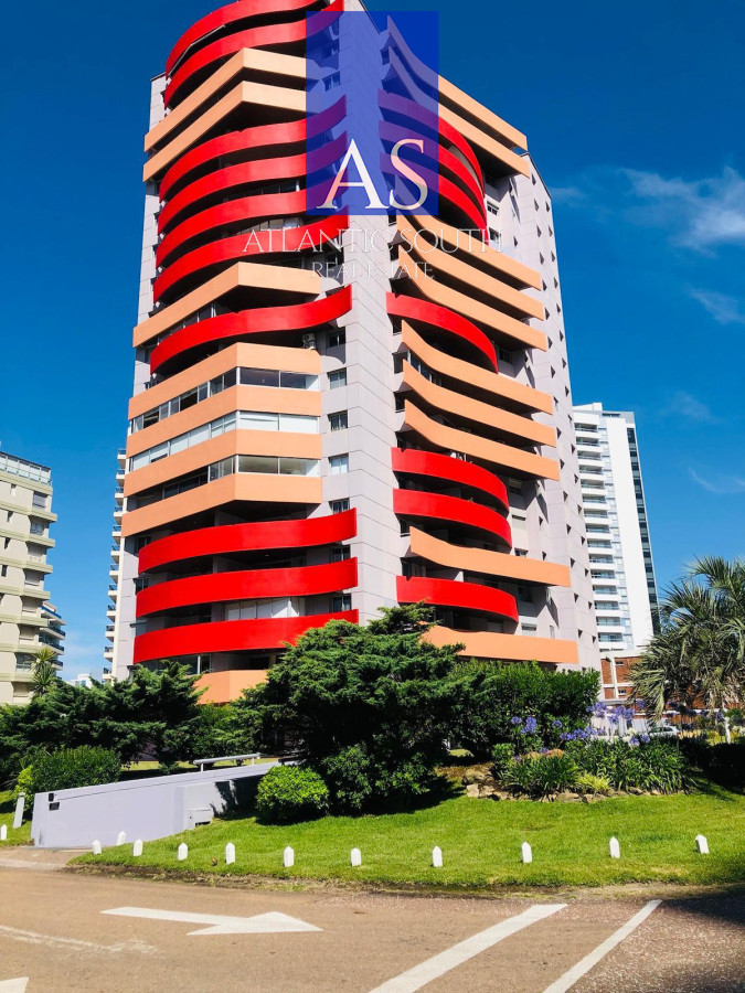 Apartamento ID.4308 - Apartamento de 3 dormitorios con servicios Playa Brava 