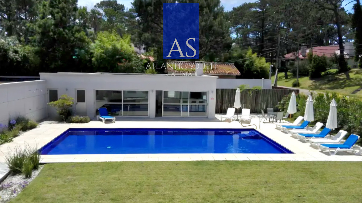 Apartamento ID.3905 - Apartamento de categoría 2 dormitorios y 3 baños parrillero propio en Playa Mansa, Punta del Este