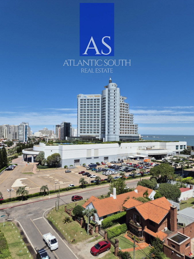 Apartamento ID.4437 - Apartamento 2 dormitorios terraza y garage piso alto con vista al mar a metros de la playa en Playa Mansa Punta del Este
