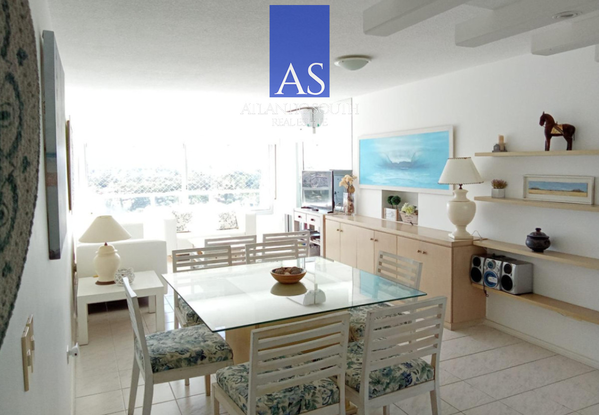 Apartamento ID.4270 - Apartamento de 3 dormitorios con servicios frente al mar en Playa Mansa 