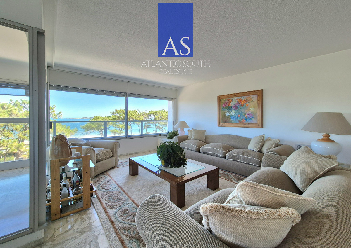 Apartamento ID.4078 - Planta de categoría 3 dormitorios + dependencia completa parrillero propio frente al mar parada 7 Playa Mansa Edificio Imarangatú