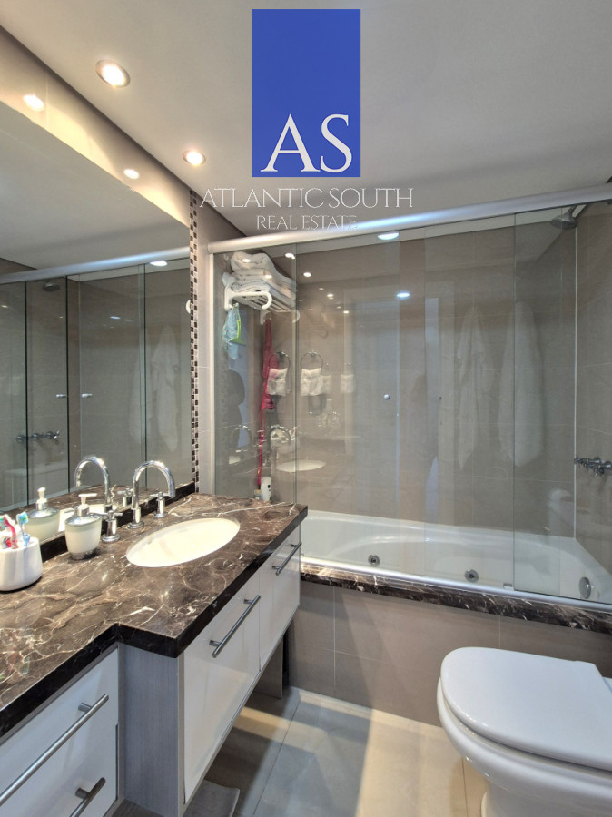 Apartamento ID.4181 - Apartamento de 2 dormitorios en suite+toilette terraza parrillero propio garage piscinas gastos razonables Playa Mansa Punta del Este