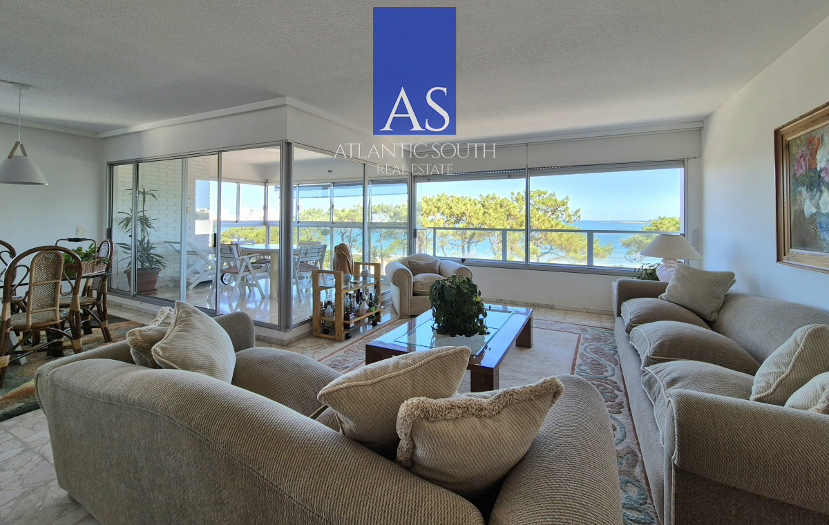 Apartamento ID.4078 - Planta de categoría 3 dormitorios + dependencia completa parrillero propio frente al mar parada 7 Playa Mansa Edificio Imarangatú