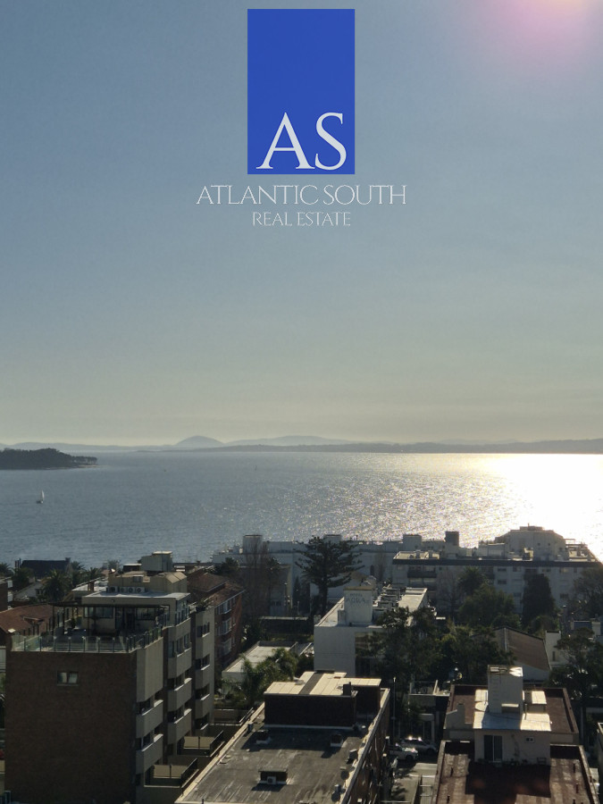 Apartamento ID.3833 - Apartamento con vista al mar 2 dormitorios con garage en Península Punta del Este 