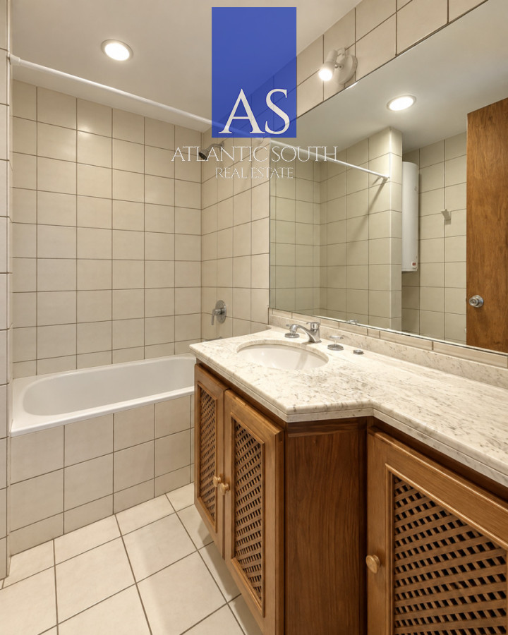 Apartamento ID.5130 - Espectacular Penthouse reciclado con barbacoa propia y vista al mar Playa Mansa Punta del Este