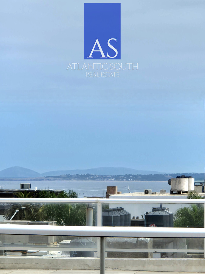 Apartamento ID.2968 - Oportunidad apartamento semi-reciclado 3 dormitorios 2 baños garage Península Punta del Este Duplex-Penthouse 