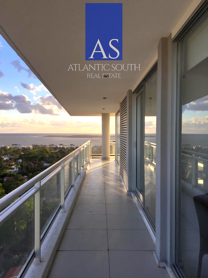 Apartamento ID.3868 - Penthouse 2 dormitorios moderno increíble vista al mar Punta del Este