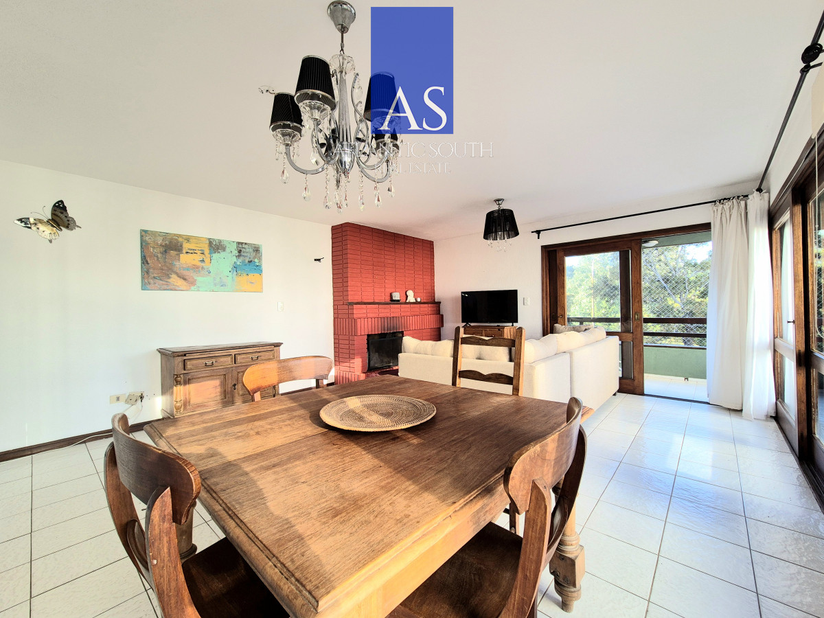 Apartamento ID.3041 - Apartamento 2 dormitorios parrillero propio estufa a leña terraza cochera excelente zona Punta del Este