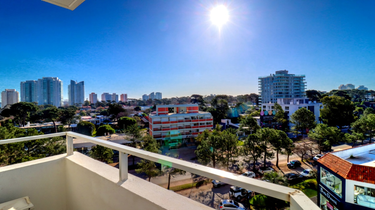 Apartamento 2 dormitorios con garage y servicios Punta del Este