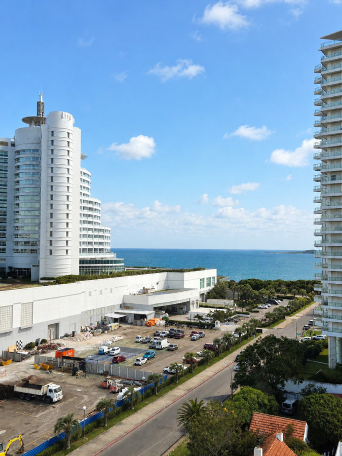 Apartamento 3 dormitorios con parrillero 100% reciclado 150mts del mar Playa Mansa